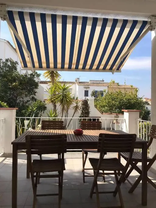 Petite Maison, Barbecue, Canal, Plage Empuriabrava Prázdninový dům